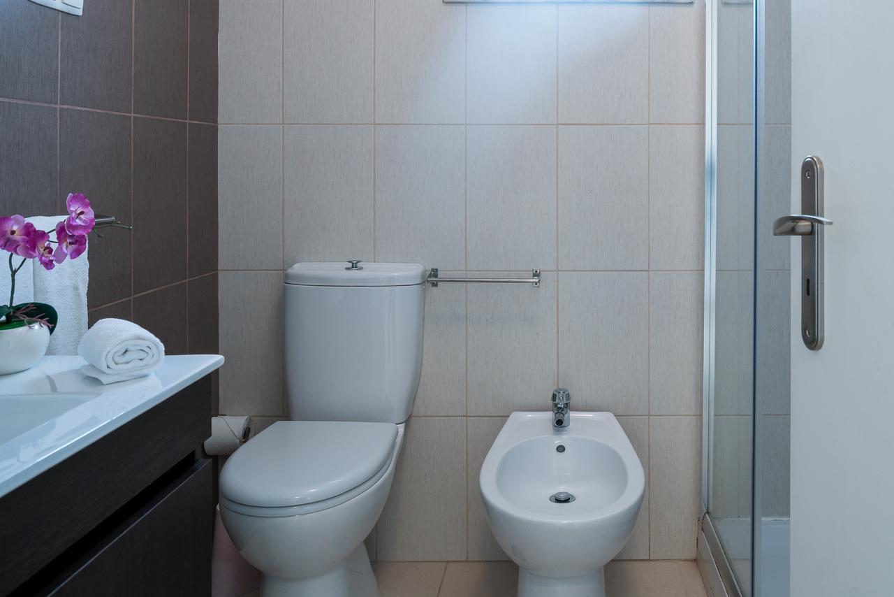 דירות קווארטיירה T2 Avenida- Frente Mar, Ar-Condicionado, Wifi מראה חיצוני תמונה